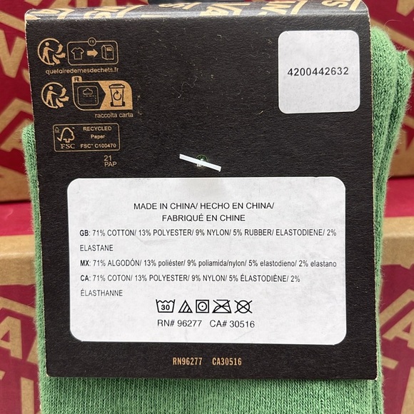 VANS®
"OFF THE WALL" 1 pair Crew Socks Size Medium NWT - Picture 4 of 16